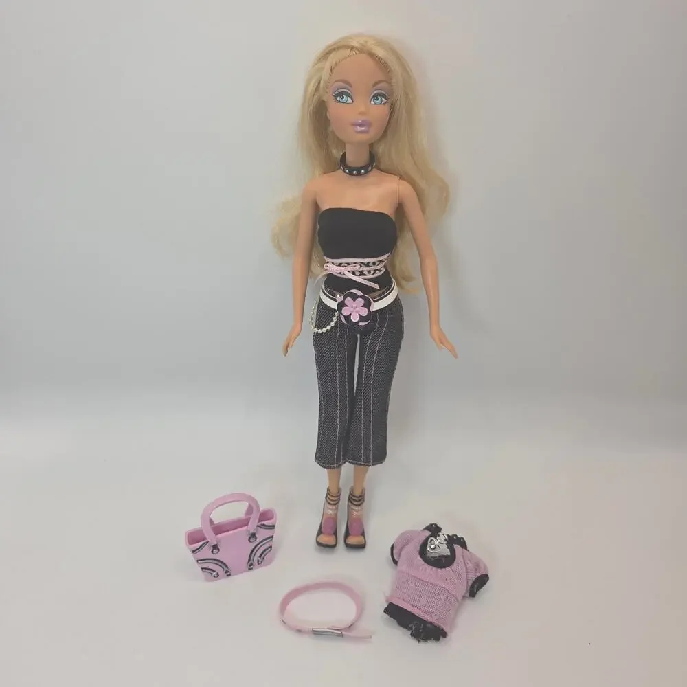 2004 Mattel My Scene Barbie Shopping Spree Levi's Kennedy Doll + Clothes